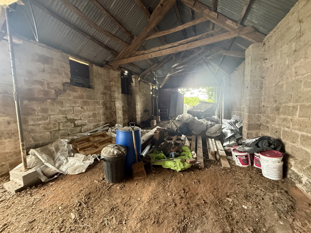 Lot: 67 - BARN WITH PLANNING PERMISSION FOR CONVERSION AND EXTENSION INTO SINGLE DWELLING - Internal of existing barn